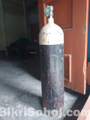 Oxygen cylinder